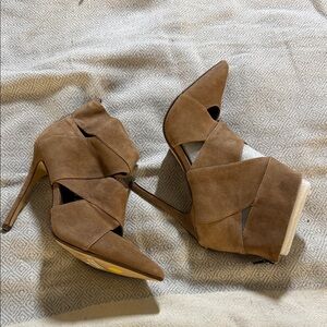 Steve Madden Tan Suede Heels
